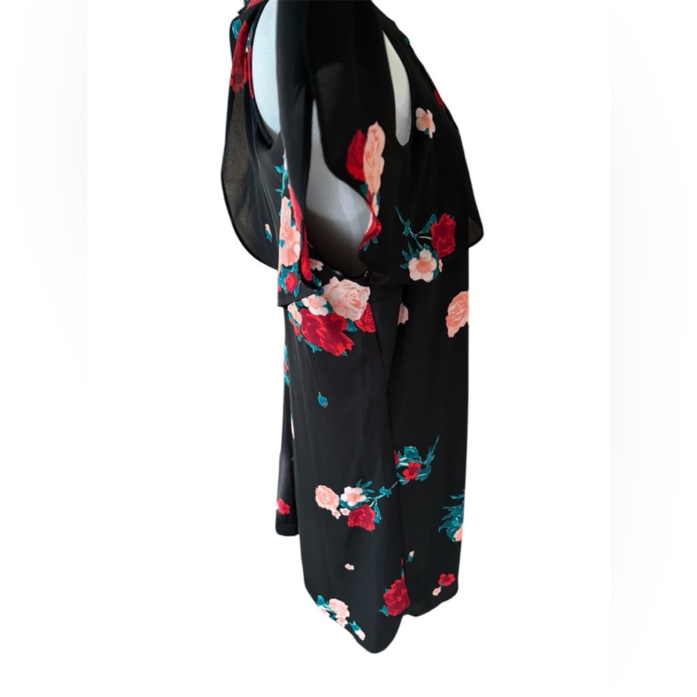 Cold shoulder dress - Picture 4 of 6